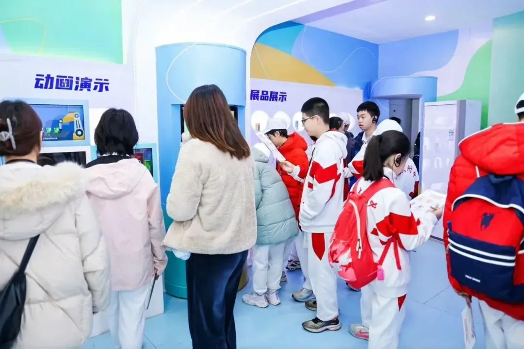 六朝古韵南京行 科技怀铸家国安 | 初二年级南京研学课程-第59张图片-四季读书网 六朝古韵南京行 科技怀铸家国安 | 初二年级南京研学课程-第59张图片-四季读书网