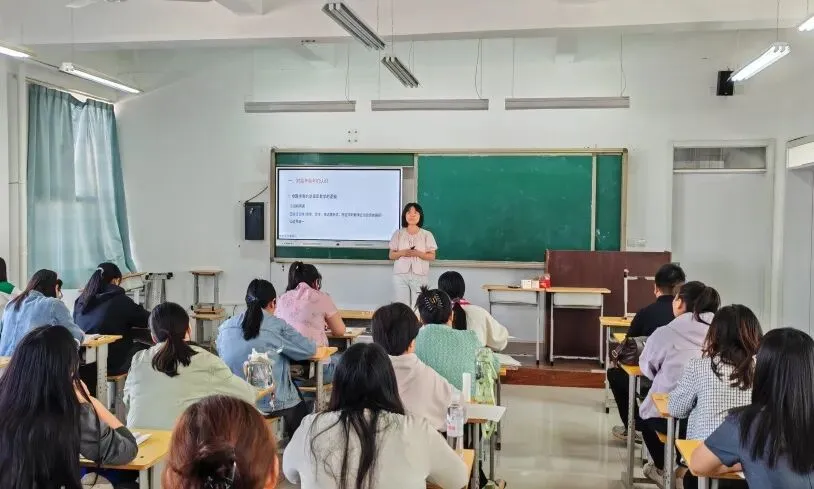 研析高考明方向,深耕课堂促提升|武邑宏达东方学校开展学科大教研活动(语数外)-第18张图片-四季读书网 研析高考明方向,深耕课堂促提升|武邑宏达东方学校开展学科大教研活动(语数外)-第18张图片-四季读书网