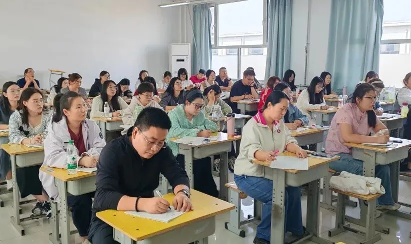 研析高考明方向,深耕课堂促提升|武邑宏达东方学校开展学科大教研活动(语数外)-第20张图片-四季读书网 研析高考明方向,深耕课堂促提升|武邑宏达东方学校开展学科大教研活动(语数外)-第20张图片-四季读书网