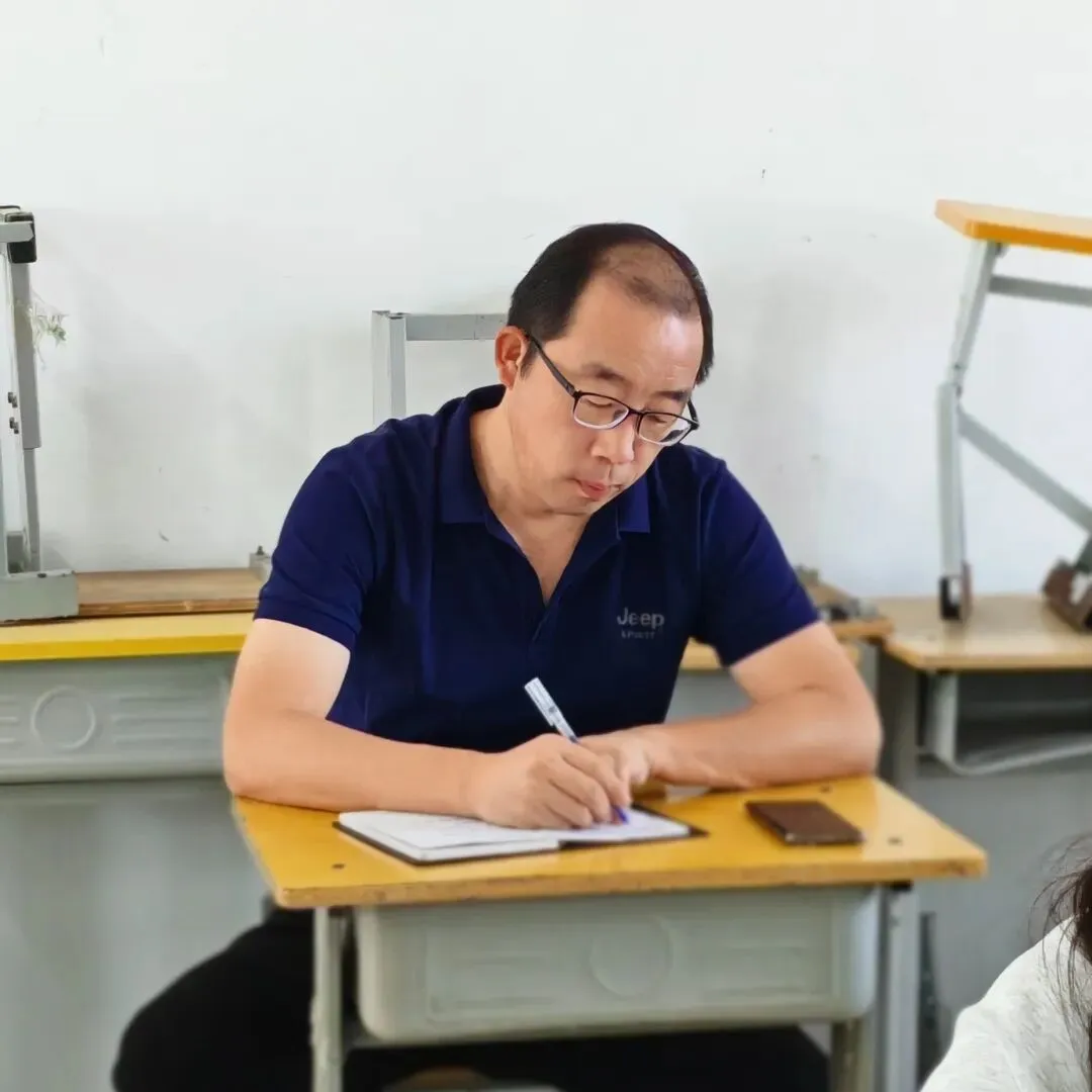 研析高考明方向,深耕课堂促提升|武邑宏达东方学校开展学科大教研活动(语数外)-第21张图片-四季读书网 研析高考明方向,深耕课堂促提升|武邑宏达东方学校开展学科大教研活动(语数外)-第21张图片-四季读书网