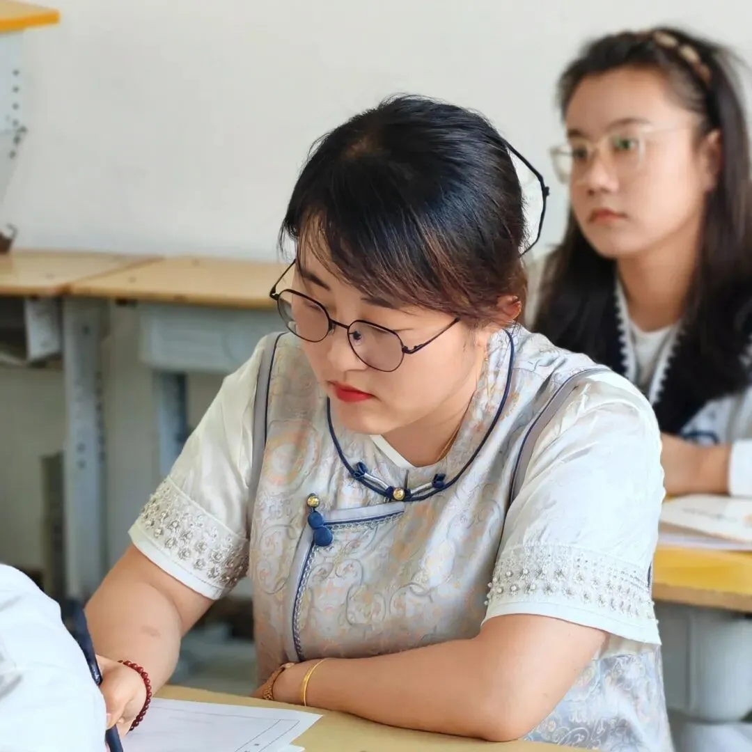 研析高考明方向,深耕课堂促提升|武邑宏达东方学校开展学科大教研活动(语数外)-第23张图片-四季读书网 研析高考明方向,深耕课堂促提升|武邑宏达东方学校开展学科大教研活动(语数外)-第23张图片-四季读书网