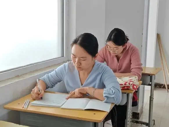 研析高考明方向,深耕课堂促提升|武邑宏达东方学校开展学科大教研活动(语数外)-第29张图片-四季读书网 研析高考明方向,深耕课堂促提升|武邑宏达东方学校开展学科大教研活动(语数外)-第29张图片-四季读书网