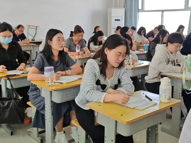 研析高考明方向,深耕课堂促提升|武邑宏达东方学校开展学科大教研活动(语数外)-第31张图片-四季读书网 研析高考明方向,深耕课堂促提升|武邑宏达东方学校开展学科大教研活动(语数外)-第31张图片-四季读书网