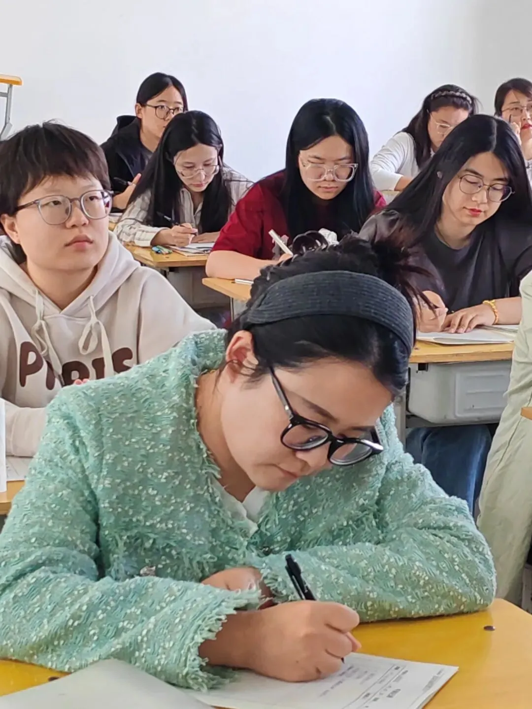 研析高考明方向,深耕课堂促提升|武邑宏达东方学校开展学科大教研活动(语数外)-第32张图片-四季读书网 研析高考明方向,深耕课堂促提升|武邑宏达东方学校开展学科大教研活动(语数外)-第32张图片-四季读书网