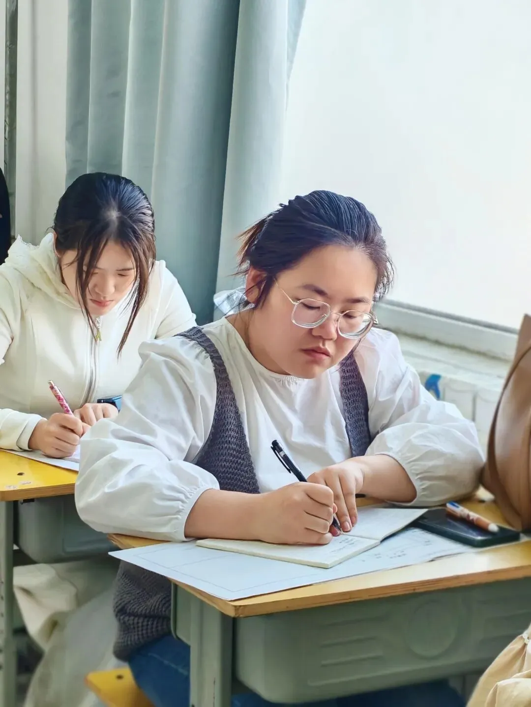 研析高考明方向,深耕课堂促提升|武邑宏达东方学校开展学科大教研活动(语数外)-第35张图片-四季读书网 研析高考明方向,深耕课堂促提升|武邑宏达东方学校开展学科大教研活动(语数外)-第35张图片-四季读书网