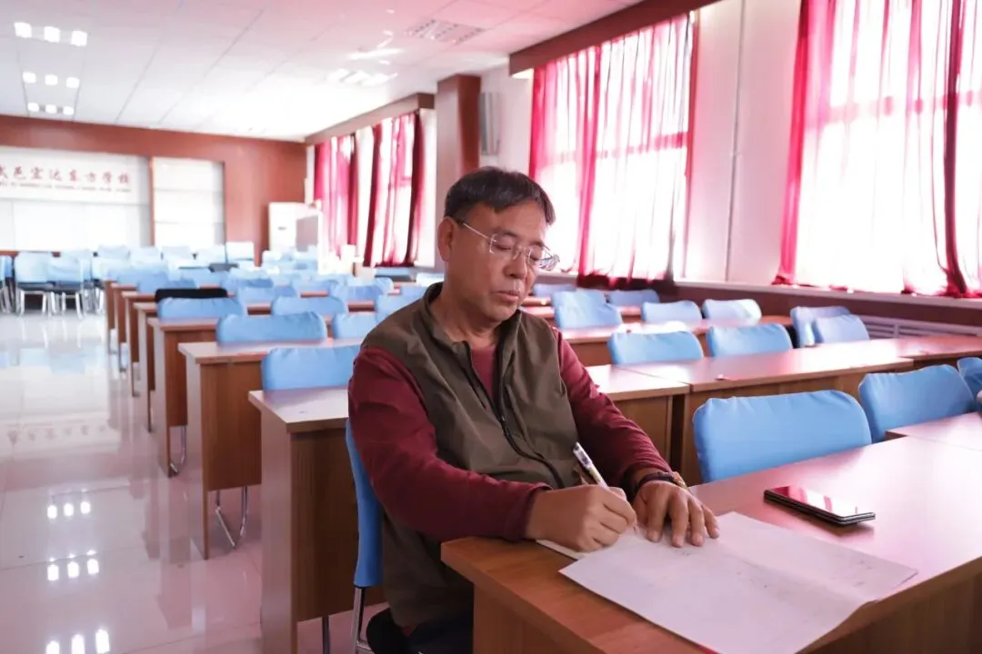 研析高考明方向,深耕课堂促提升|武邑宏达东方学校开展学科大教研活动(语数外)-第41张图片-四季读书网 研析高考明方向,深耕课堂促提升|武邑宏达东方学校开展学科大教研活动(语数外)-第41张图片-四季读书网