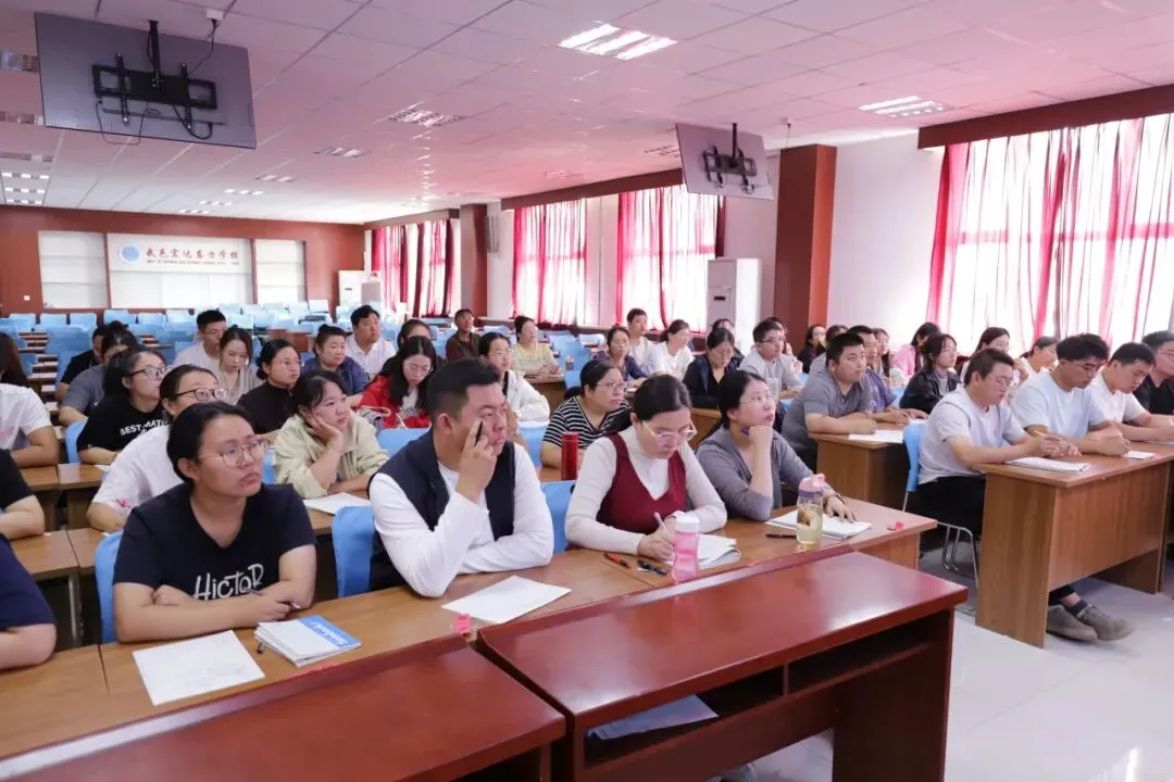 研析高考明方向,深耕课堂促提升|武邑宏达东方学校开展学科大教研活动(语数外)-第44张图片-四季读书网 研析高考明方向,深耕课堂促提升|武邑宏达东方学校开展学科大教研活动(语数外)-第44张图片-四季读书网