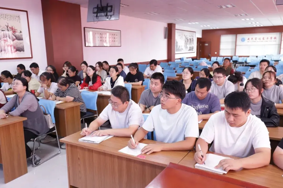 研析高考明方向,深耕课堂促提升|武邑宏达东方学校开展学科大教研活动(语数外)-第45张图片-四季读书网 研析高考明方向,深耕课堂促提升|武邑宏达东方学校开展学科大教研活动(语数外)-第45张图片-四季读书网