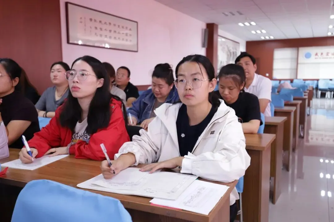 研析高考明方向,深耕课堂促提升|武邑宏达东方学校开展学科大教研活动(语数外)-第47张图片-四季读书网 研析高考明方向,深耕课堂促提升|武邑宏达东方学校开展学科大教研活动(语数外)-第47张图片-四季读书网