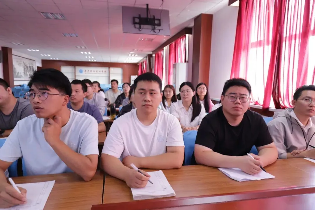 研析高考明方向,深耕课堂促提升|武邑宏达东方学校开展学科大教研活动(语数外)-第48张图片-四季读书网 研析高考明方向,深耕课堂促提升|武邑宏达东方学校开展学科大教研活动(语数外)-第48张图片-四季读书网