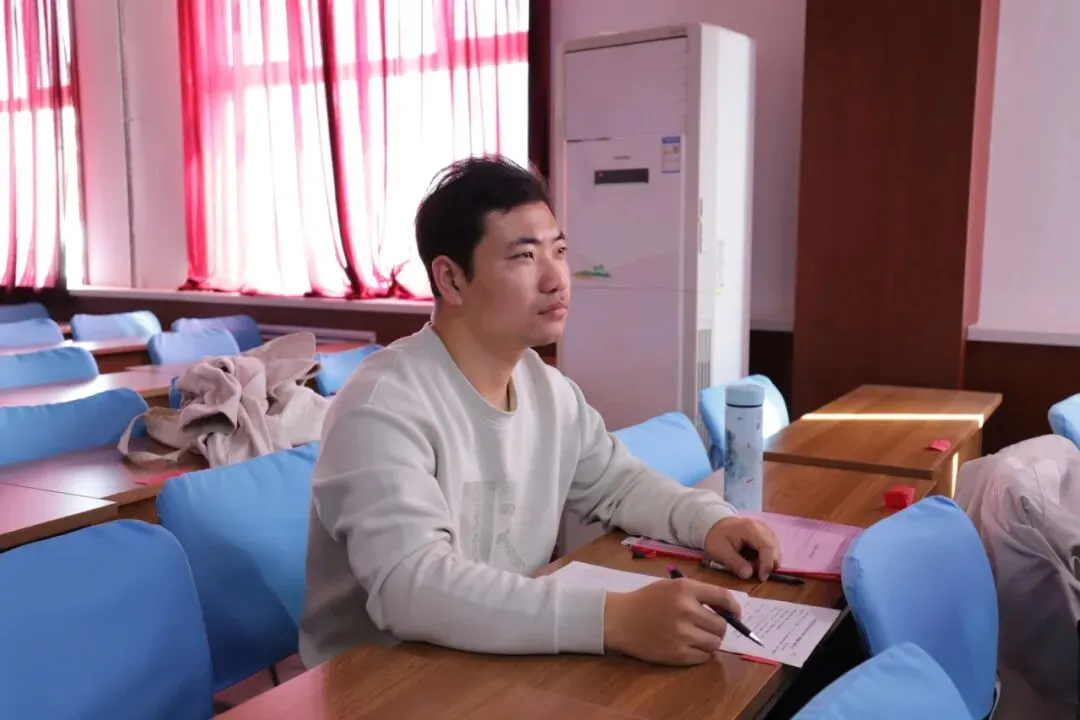 研析高考明方向,深耕课堂促提升|武邑宏达东方学校开展学科大教研活动(语数外)-第53张图片-四季读书网 研析高考明方向,深耕课堂促提升|武邑宏达东方学校开展学科大教研活动(语数外)-第53张图片-四季读书网