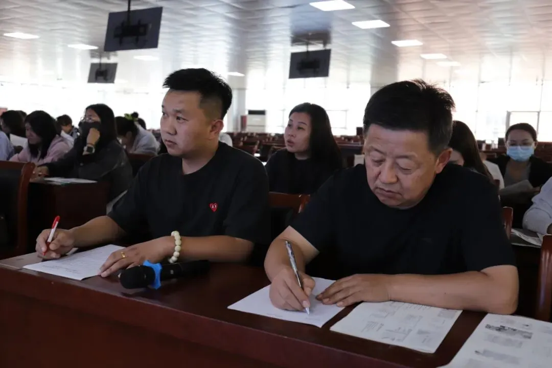 研析高考明方向,深耕课堂促提升|武邑宏达东方学校开展学科大教研活动(语数外)-第59张图片-四季读书网 研析高考明方向,深耕课堂促提升|武邑宏达东方学校开展学科大教研活动(语数外)-第59张图片-四季读书网