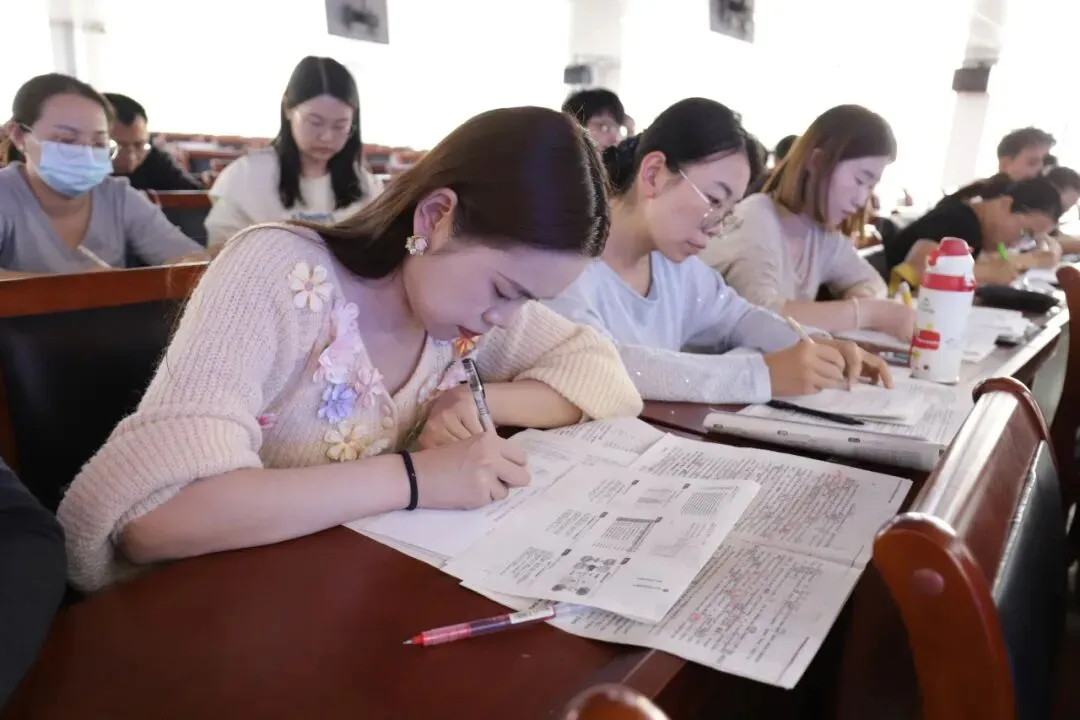 研析高考明方向,深耕课堂促提升|武邑宏达东方学校开展学科大教研活动(语数外)-第66张图片-四季读书网 研析高考明方向,深耕课堂促提升|武邑宏达东方学校开展学科大教研活动(语数外)-第66张图片-四季读书网