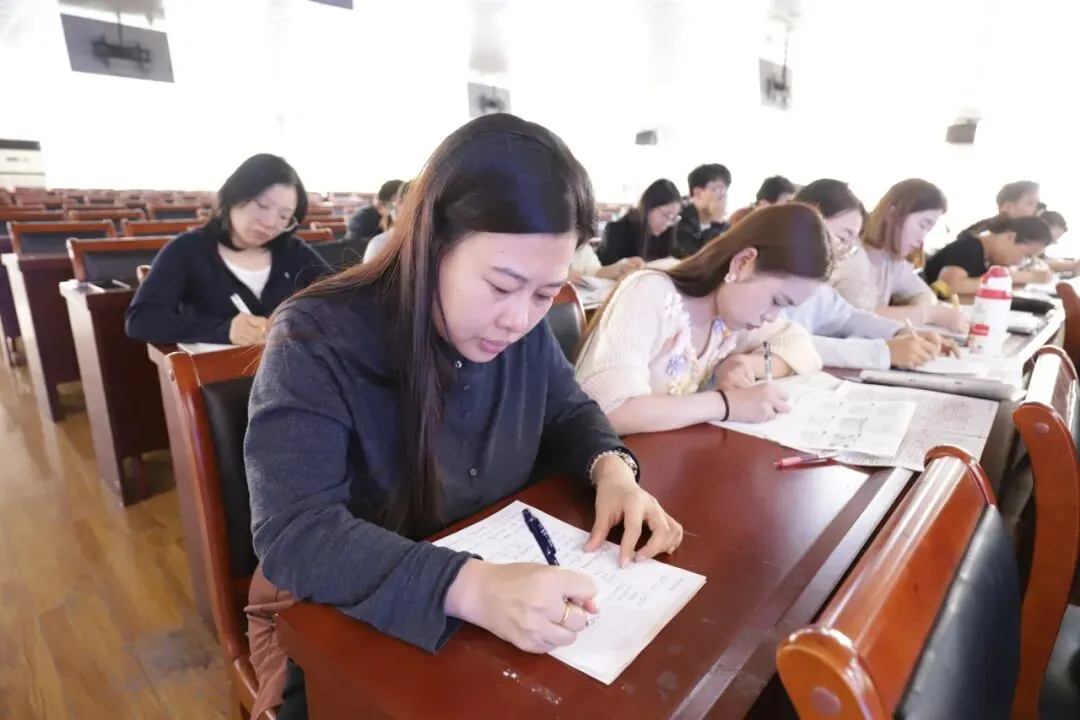 研析高考明方向,深耕课堂促提升|武邑宏达东方学校开展学科大教研活动(语数外)-第67张图片-四季读书网 研析高考明方向,深耕课堂促提升|武邑宏达东方学校开展学科大教研活动(语数外)-第67张图片-四季读书网
