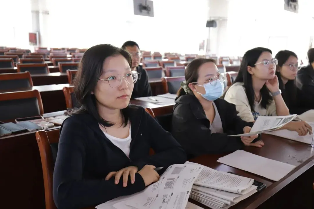 研析高考明方向,深耕课堂促提升|武邑宏达东方学校开展学科大教研活动(语数外)-第69张图片-四季读书网 研析高考明方向,深耕课堂促提升|武邑宏达东方学校开展学科大教研活动(语数外)-第69张图片-四季读书网