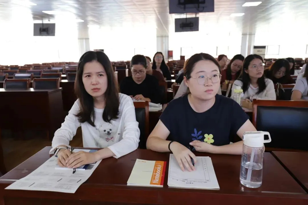 研析高考明方向,深耕课堂促提升|武邑宏达东方学校开展学科大教研活动(语数外)-第72张图片-四季读书网 研析高考明方向,深耕课堂促提升|武邑宏达东方学校开展学科大教研活动(语数外)-第72张图片-四季读书网