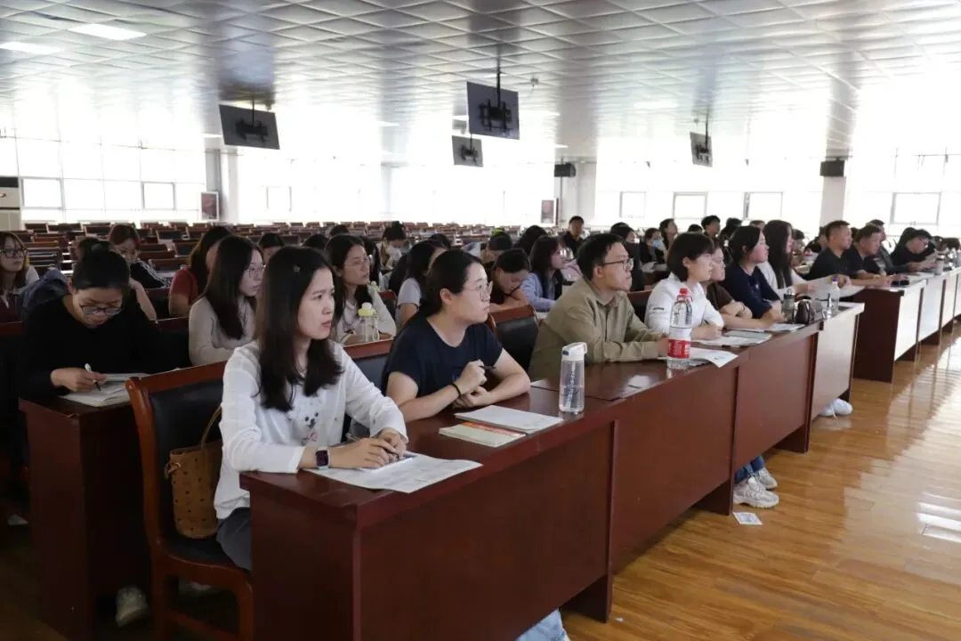 研析高考明方向,深耕课堂促提升|武邑宏达东方学校开展学科大教研活动(语数外)-第76张图片-四季读书网 研析高考明方向,深耕课堂促提升|武邑宏达东方学校开展学科大教研活动(语数外)-第76张图片-四季读书网