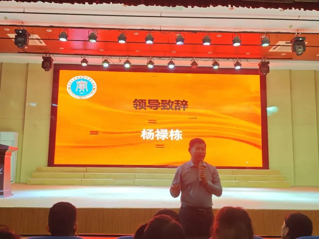 奋楫独行・榜样领航—开发区实验学校初二年级阶段性学习成长表彰大会暨家长会顺利召开-第35张图片-四季读书网