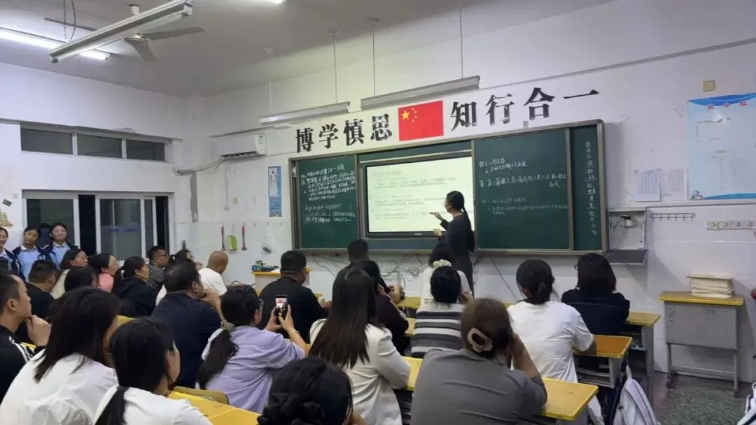 奋楫独行・榜样领航—开发区实验学校初二年级阶段性学习成长表彰大会暨家长会顺利召开-第40张图片-四季读书网