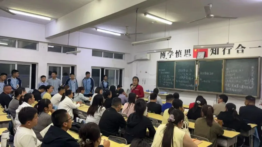 奋楫独行・榜样领航—开发区实验学校初二年级阶段性学习成长表彰大会暨家长会顺利召开-第41张图片-四季读书网