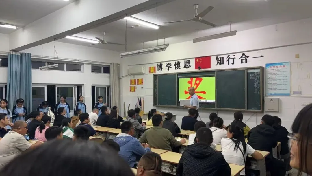 奋楫独行・榜样领航—开发区实验学校初二年级阶段性学习成长表彰大会暨家长会顺利召开-第43张图片-四季读书网