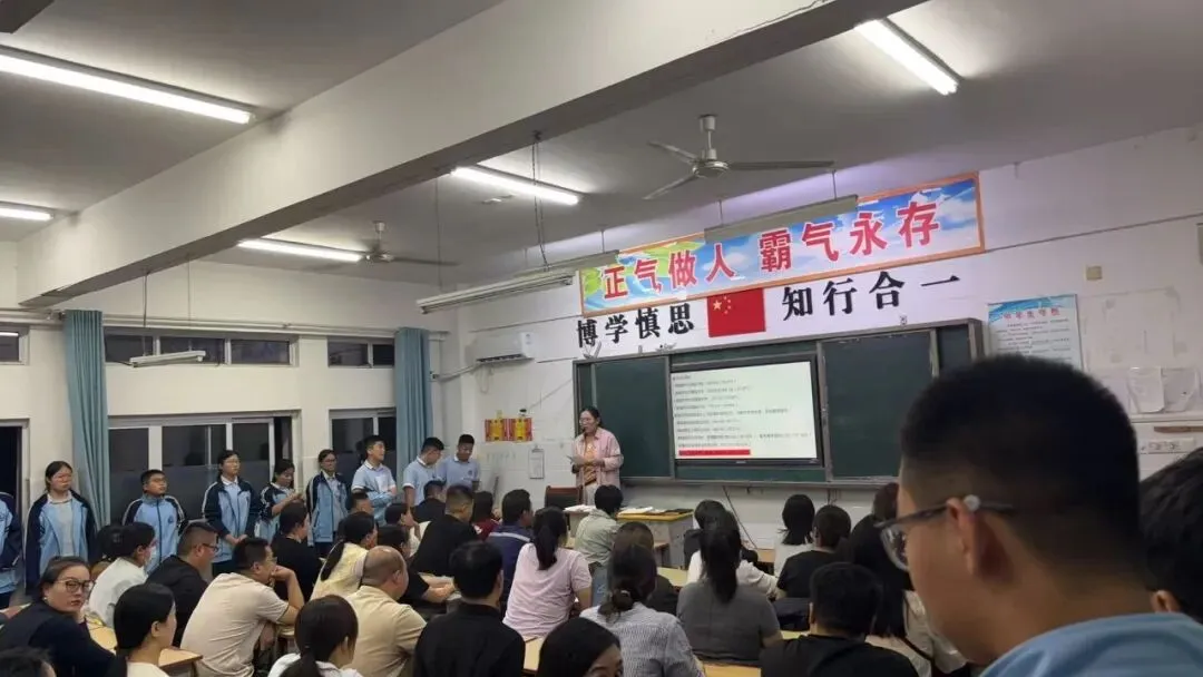 奋楫独行・榜样领航—开发区实验学校初二年级阶段性学习成长表彰大会暨家长会顺利召开-第44张图片-四季读书网