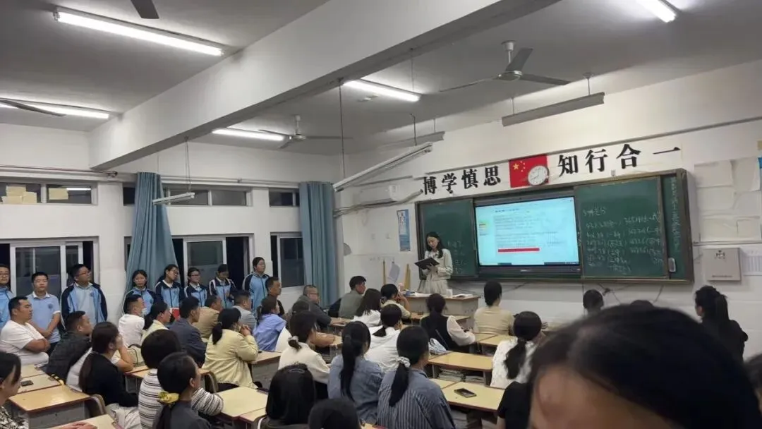 奋楫独行・榜样领航—开发区实验学校初二年级阶段性学习成长表彰大会暨家长会顺利召开-第45张图片-四季读书网