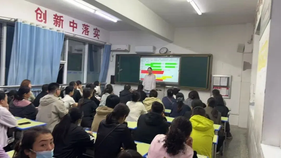 奋楫独行・榜样领航—开发区实验学校初二年级阶段性学习成长表彰大会暨家长会顺利召开-第46张图片-四季读书网