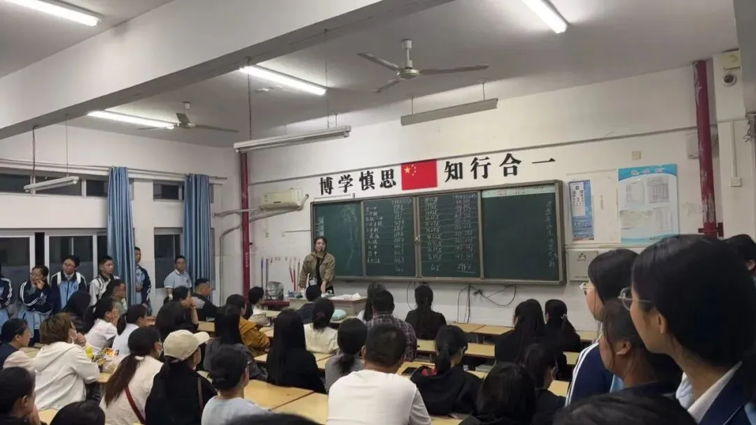 奋楫独行・榜样领航—开发区实验学校初二年级阶段性学习成长表彰大会暨家长会顺利召开-第49张图片-四季读书网