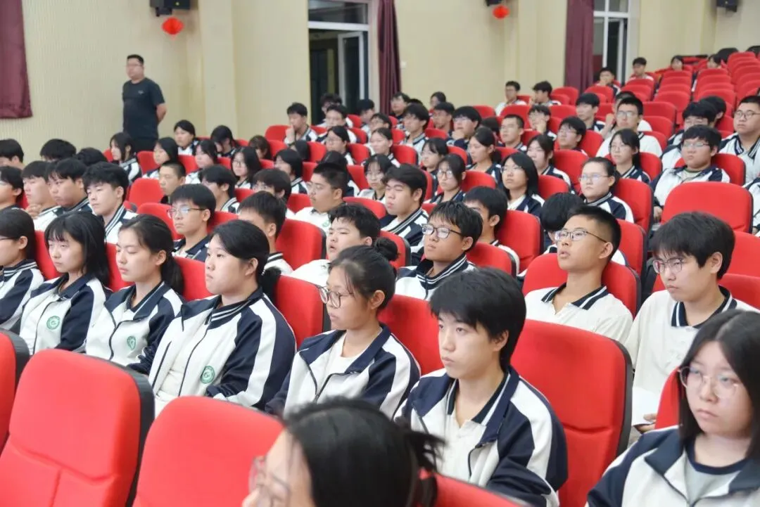 模考砺锋芒,逐梦向高考——唐山市超越高级中学高三一模表彰大会圆满举行-第53张图片-四季读书网 模考砺锋芒,逐梦向高考——唐山市超越高级中学高三一模表彰大会圆满举行-第53张图片-四季读书网