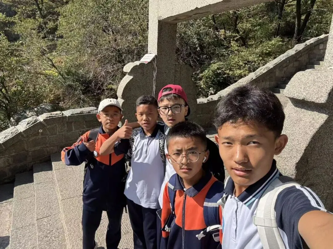 登泰山之巅,立鸿鹄之志|济南西藏中学初二学子泰山研学行-第5张图片-四季读书网