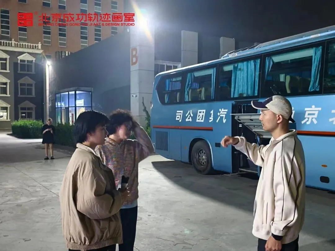 【成功轨迹画室·模考带队纪实】万人同场,执笔为刃!我们向梦而行,为联考而战!-第5张图片-四季读书网