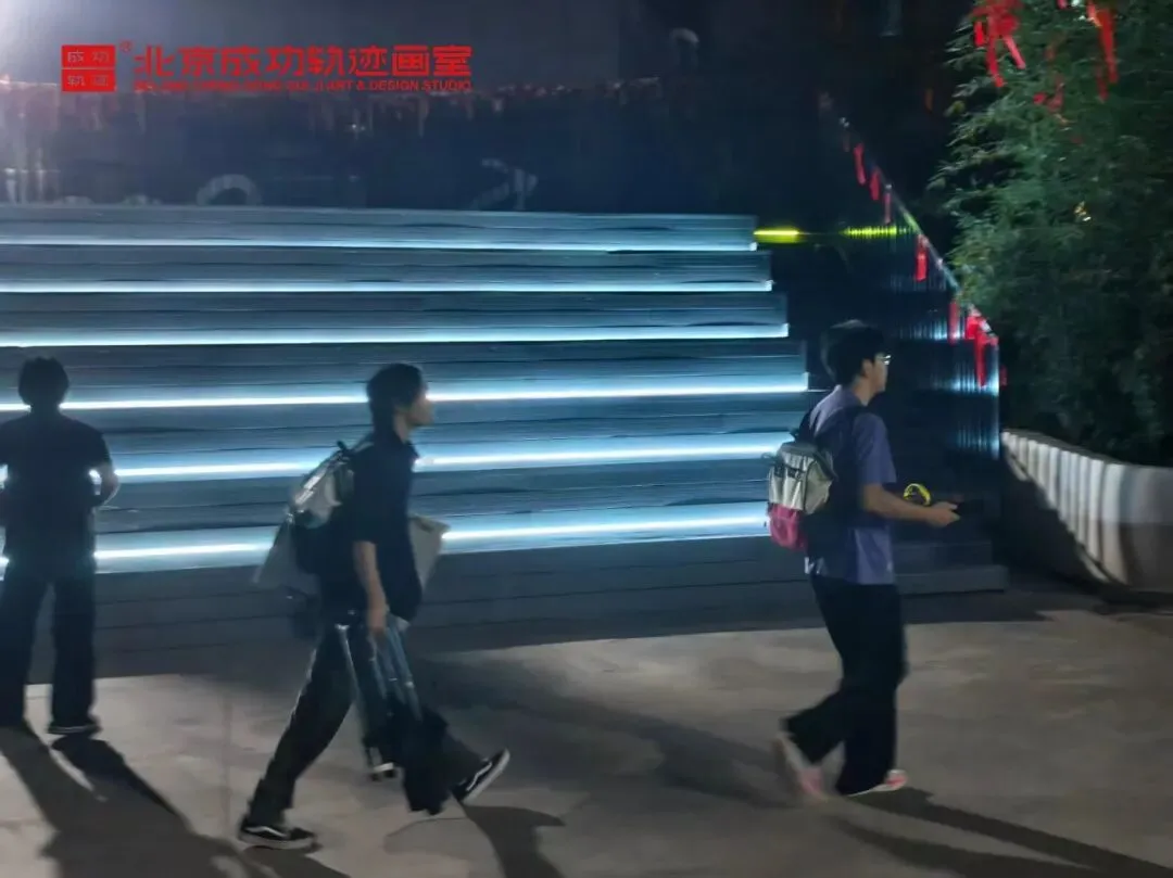【成功轨迹画室·模考带队纪实】万人同场,执笔为刃!我们向梦而行,为联考而战!-第6张图片-四季读书网