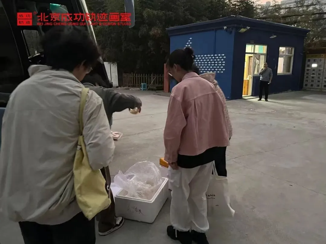 【成功轨迹画室·模考带队纪实】万人同场,执笔为刃!我们向梦而行,为联考而战!-第11张图片-四季读书网