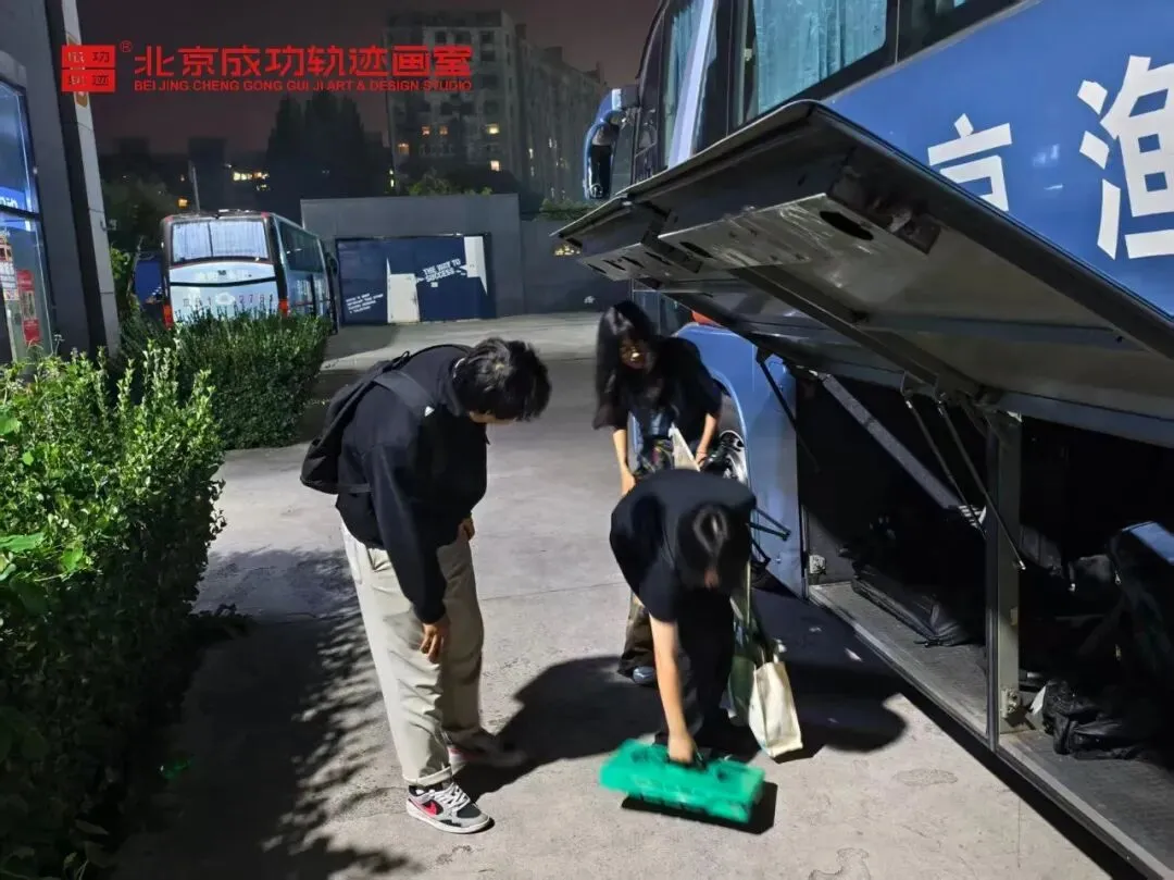 【成功轨迹画室·模考带队纪实】万人同场,执笔为刃!我们向梦而行,为联考而战!-第12张图片-四季读书网