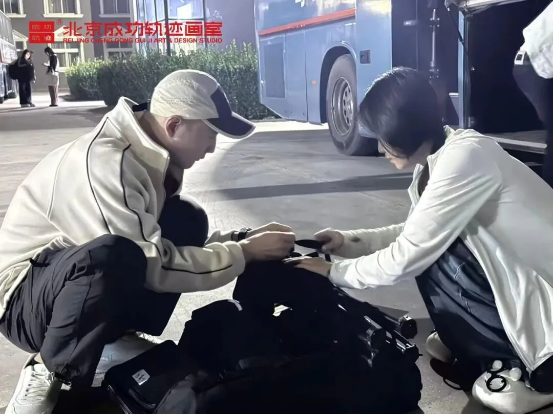 【成功轨迹画室·模考带队纪实】万人同场,执笔为刃!我们向梦而行,为联考而战!-第13张图片-四季读书网