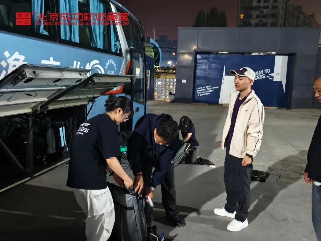 【成功轨迹画室·模考带队纪实】万人同场,执笔为刃!我们向梦而行,为联考而战!-第17张图片-四季读书网