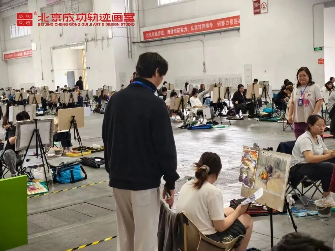 【成功轨迹画室·模考带队纪实】万人同场,执笔为刃!我们向梦而行,为联考而战!-第42张图片-四季读书网