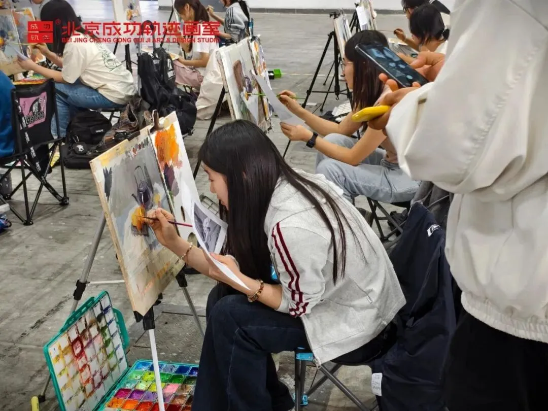 【成功轨迹画室·模考带队纪实】万人同场,执笔为刃!我们向梦而行,为联考而战!-第44张图片-四季读书网