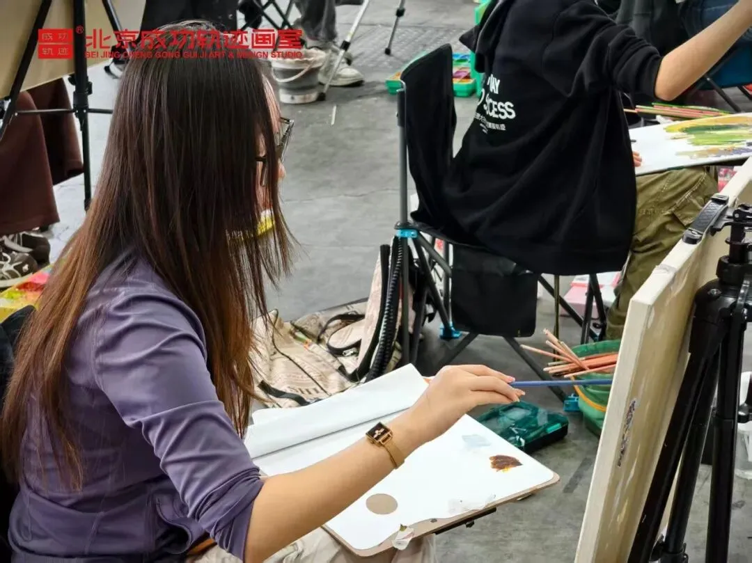 【成功轨迹画室·模考带队纪实】万人同场,执笔为刃!我们向梦而行,为联考而战!-第55张图片-四季读书网