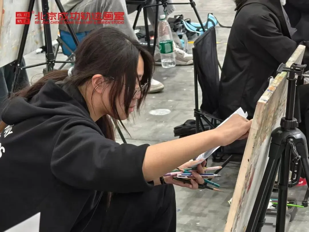 【成功轨迹画室·模考带队纪实】万人同场,执笔为刃!我们向梦而行,为联考而战!-第78张图片-四季读书网