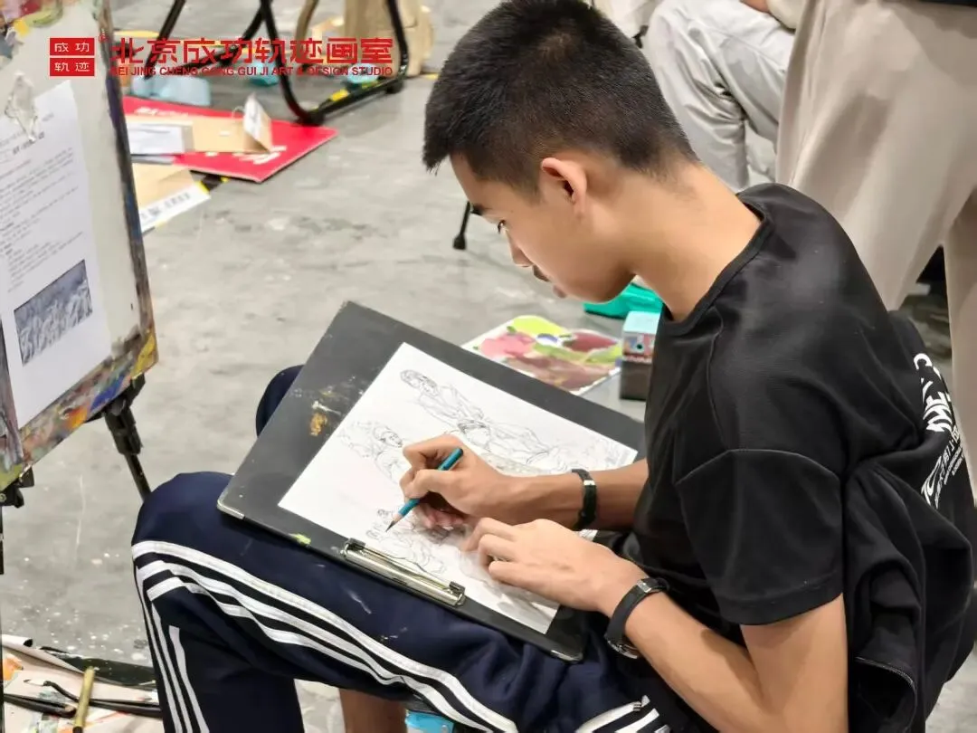 【成功轨迹画室·模考带队纪实】万人同场,执笔为刃!我们向梦而行,为联考而战!-第87张图片-四季读书网