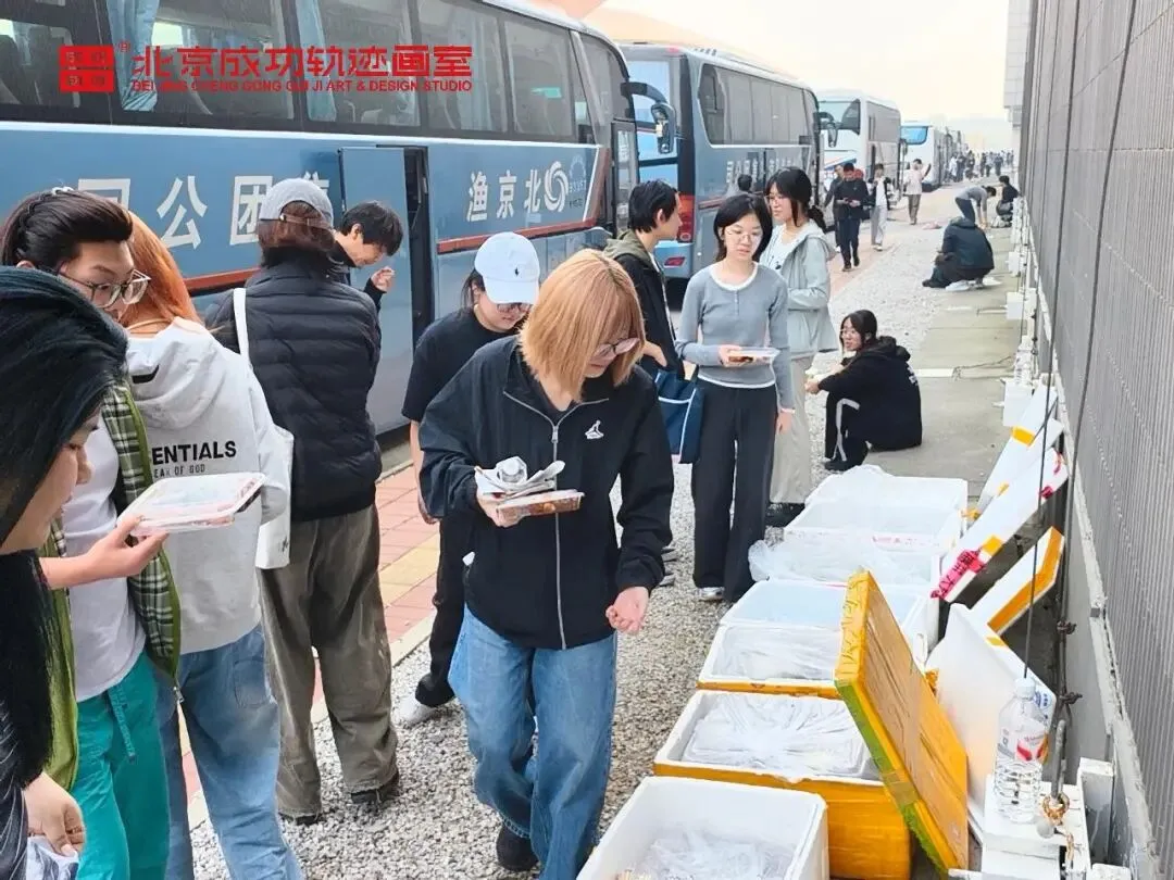 【成功轨迹画室·模考带队纪实】万人同场,执笔为刃!我们向梦而行,为联考而战!-第95张图片-四季读书网