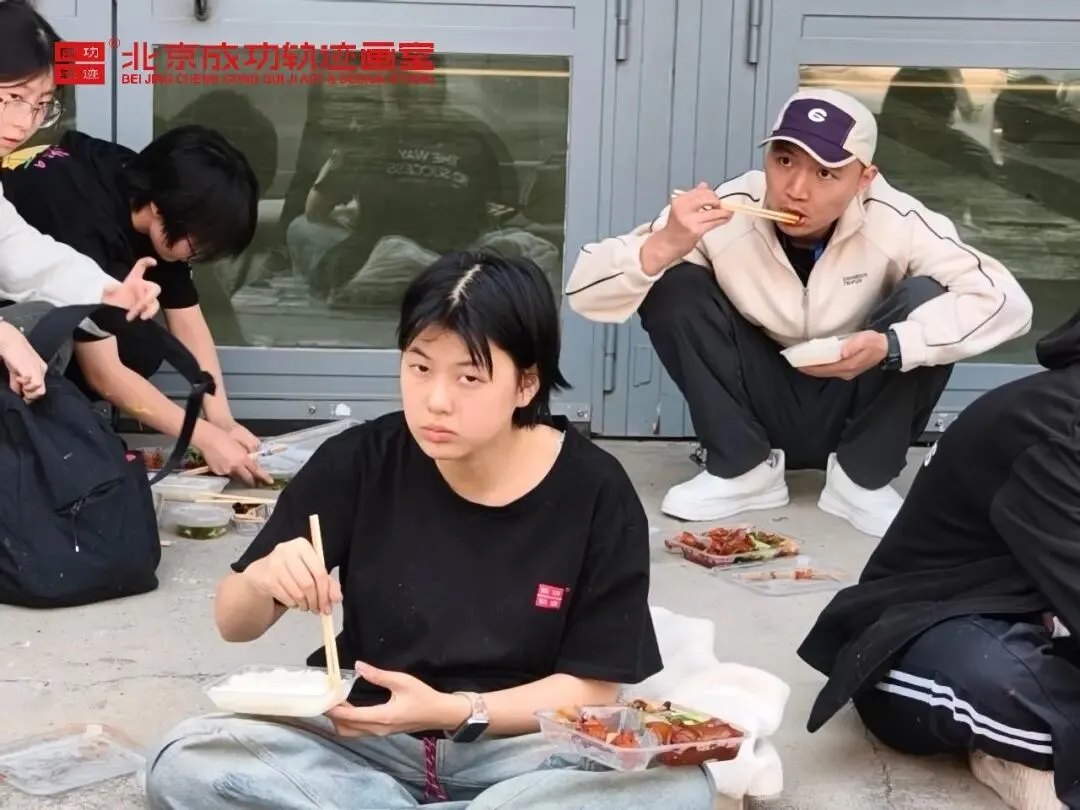 【成功轨迹画室·模考带队纪实】万人同场,执笔为刃!我们向梦而行,为联考而战!-第99张图片-四季读书网