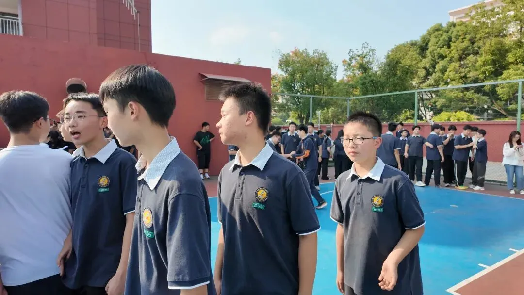 同心击鼓,齐心夺冠——初二(10)班勇夺年级亚军-第2张图片-四季读书网
