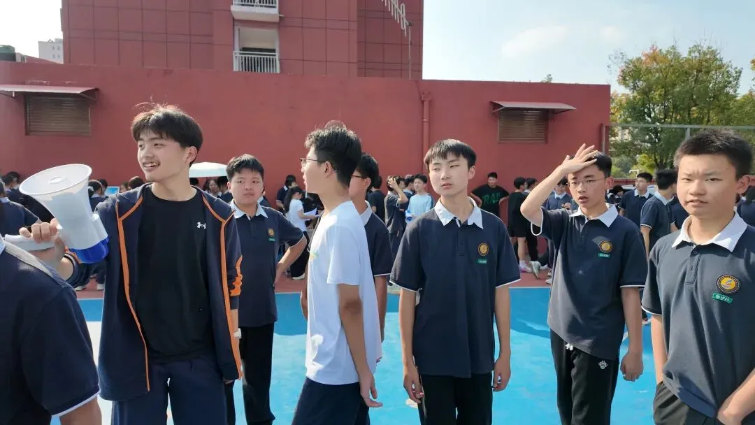 同心击鼓,齐心夺冠——初二(10)班勇夺年级亚军-第3张图片-四季读书网