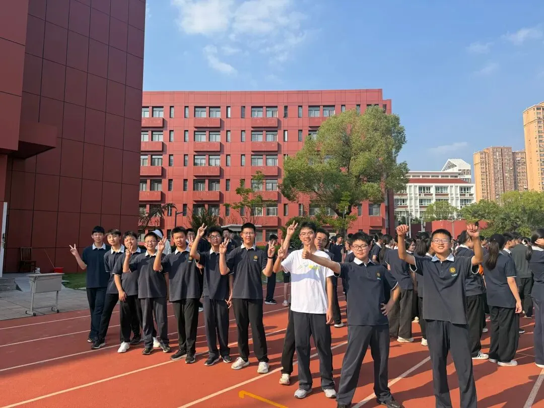 同心击鼓,齐心夺冠——初二(10)班勇夺年级亚军-第5张图片-四季读书网