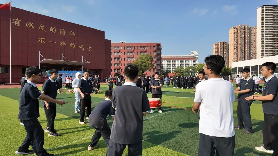 同心击鼓,齐心夺冠——初二(10)班勇夺年级亚军-第6张图片-四季读书网