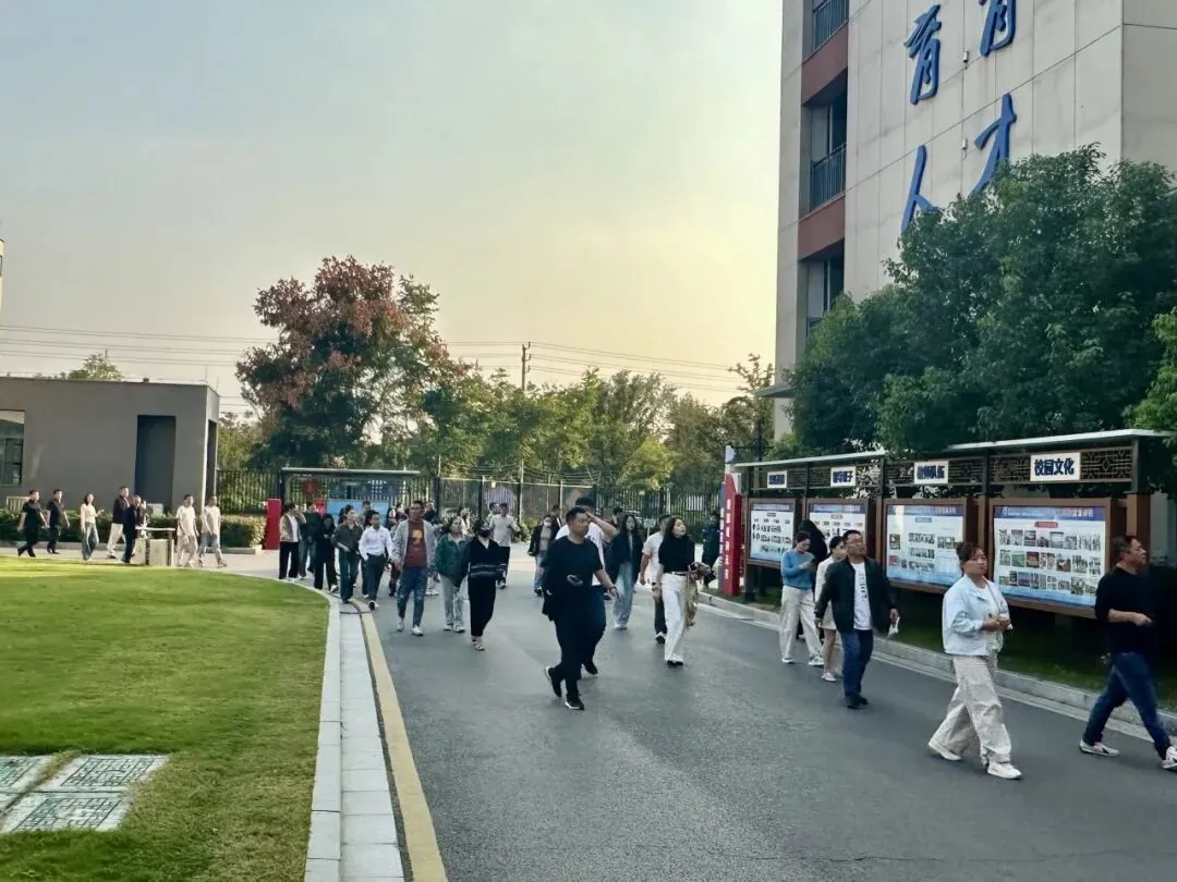 共赴初二之约 同启少年新章——厦门路实验学校八年级共育家长会纪实-第20张图片-四季读书网 共赴初二之约 同启少年新章——厦门路实验学校八年级共育家长会纪实-第20张图片-四季读书网