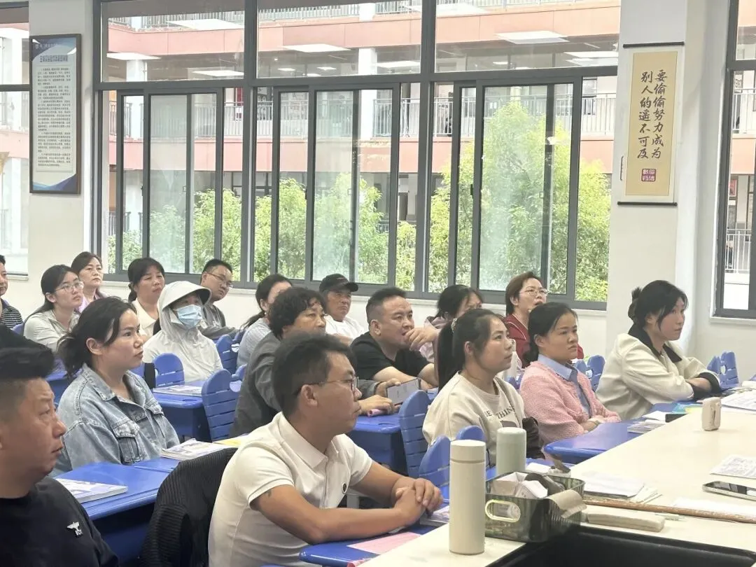 共赴初二之约 同启少年新章——厦门路实验学校八年级共育家长会纪实-第23张图片-四季读书网 共赴初二之约 同启少年新章——厦门路实验学校八年级共育家长会纪实-第23张图片-四季读书网